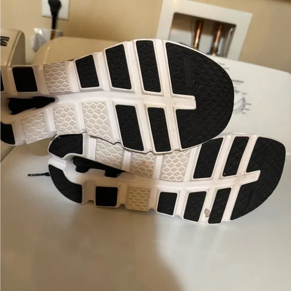 EUC Women's 9.5 On Cloud Cloudrunner 2.0 Heron/Black - Picture 6 of 7